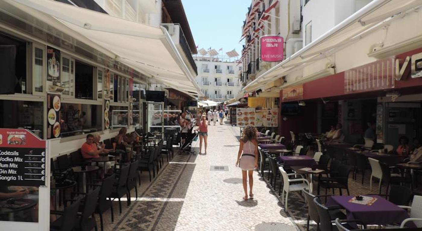 Albufeira Beach Hotel in Costa de Algarve, Portugal