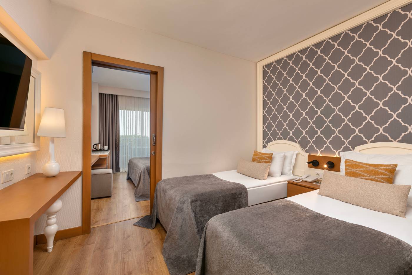 Sherwood Exclusive Lara