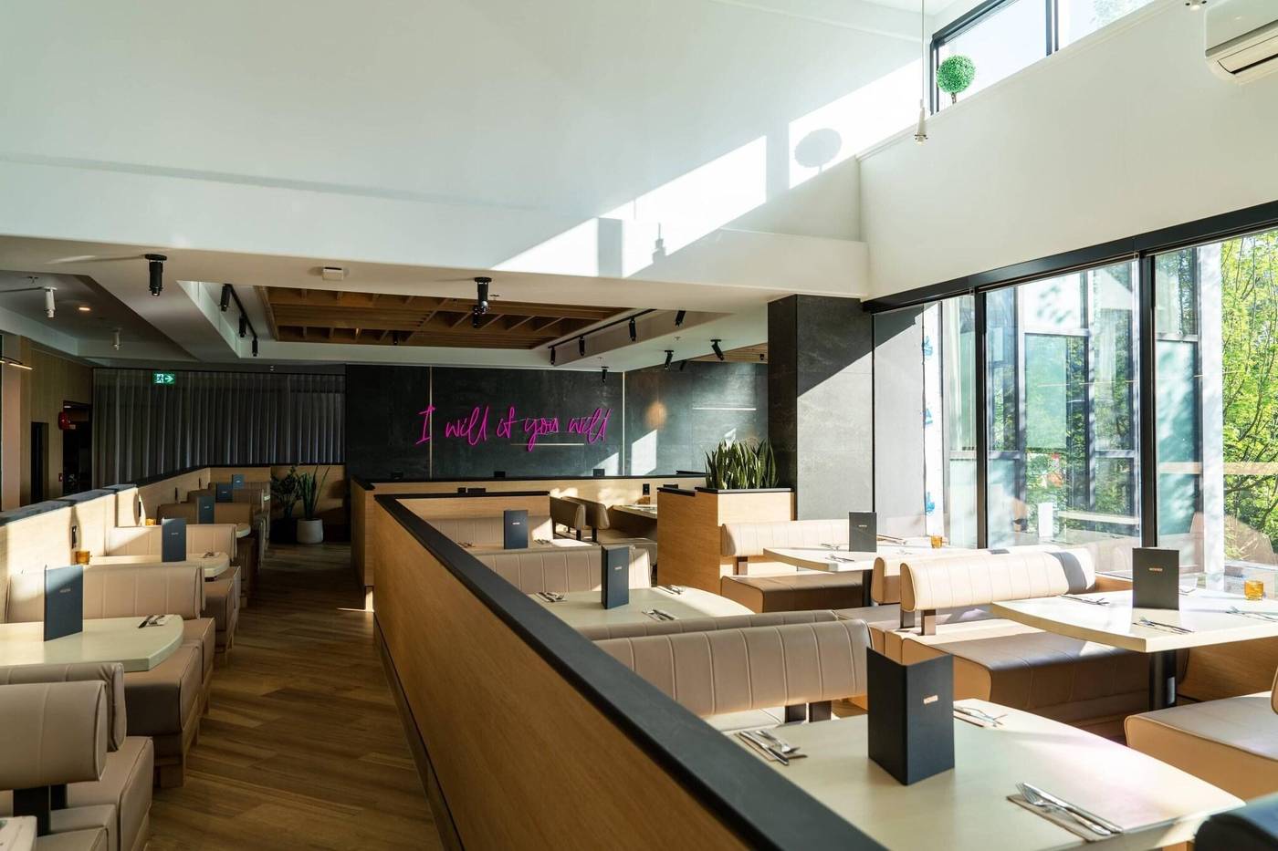 Sandman-Vancouver-City-Centre-Restaurant-12