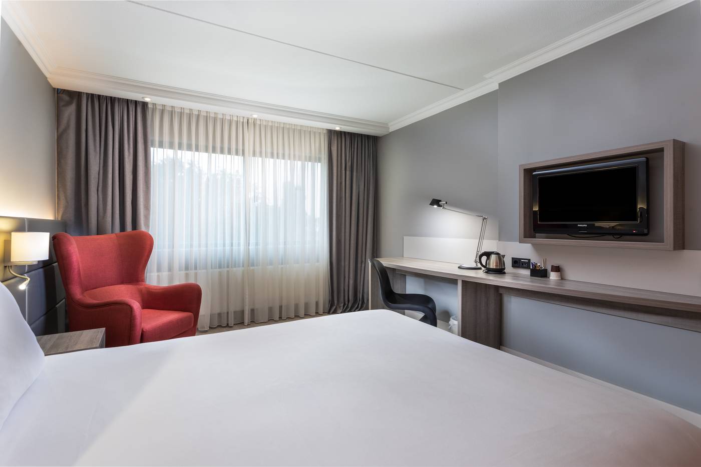 Ramada-by-Wyndham-Amsterdam-Airport-Schiphol-Room-20