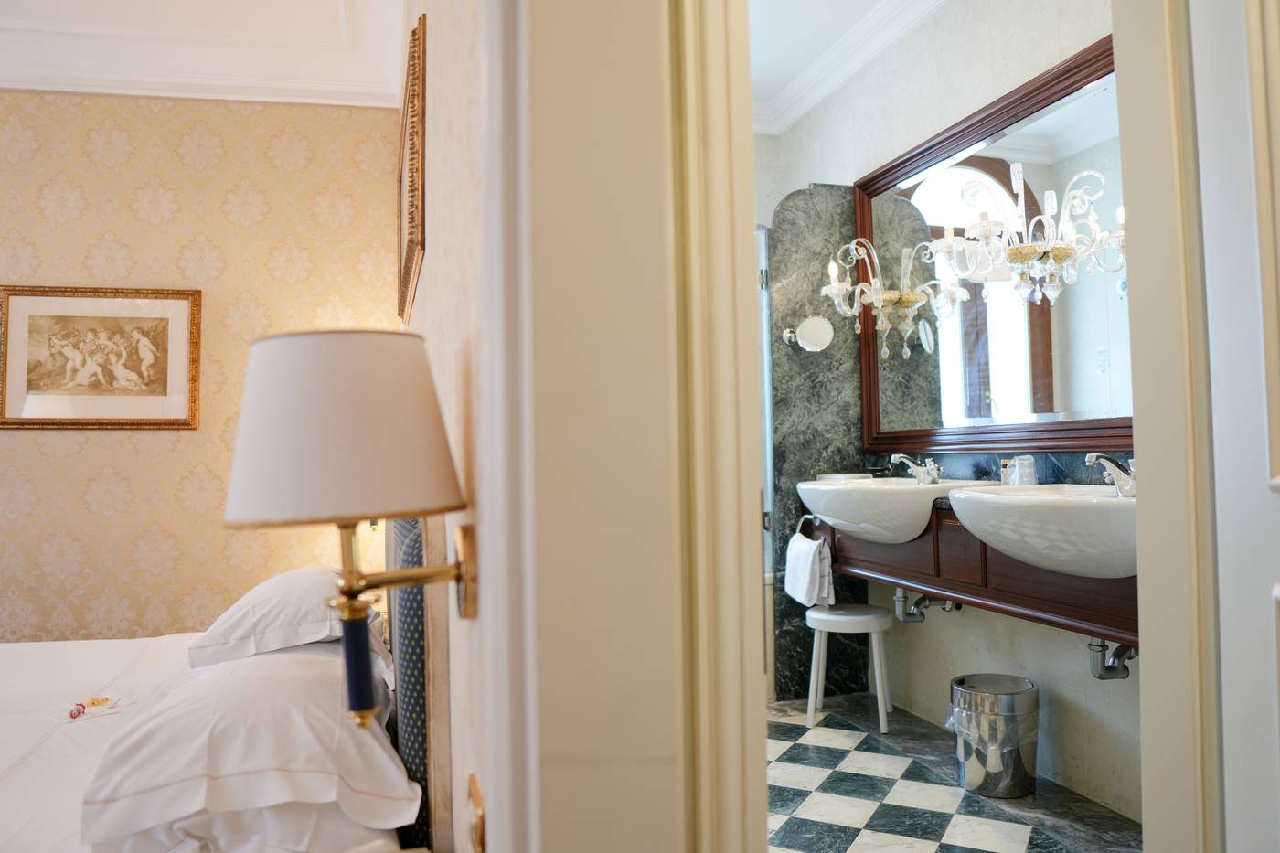 Hotel-Antiche-Figure-Room-48