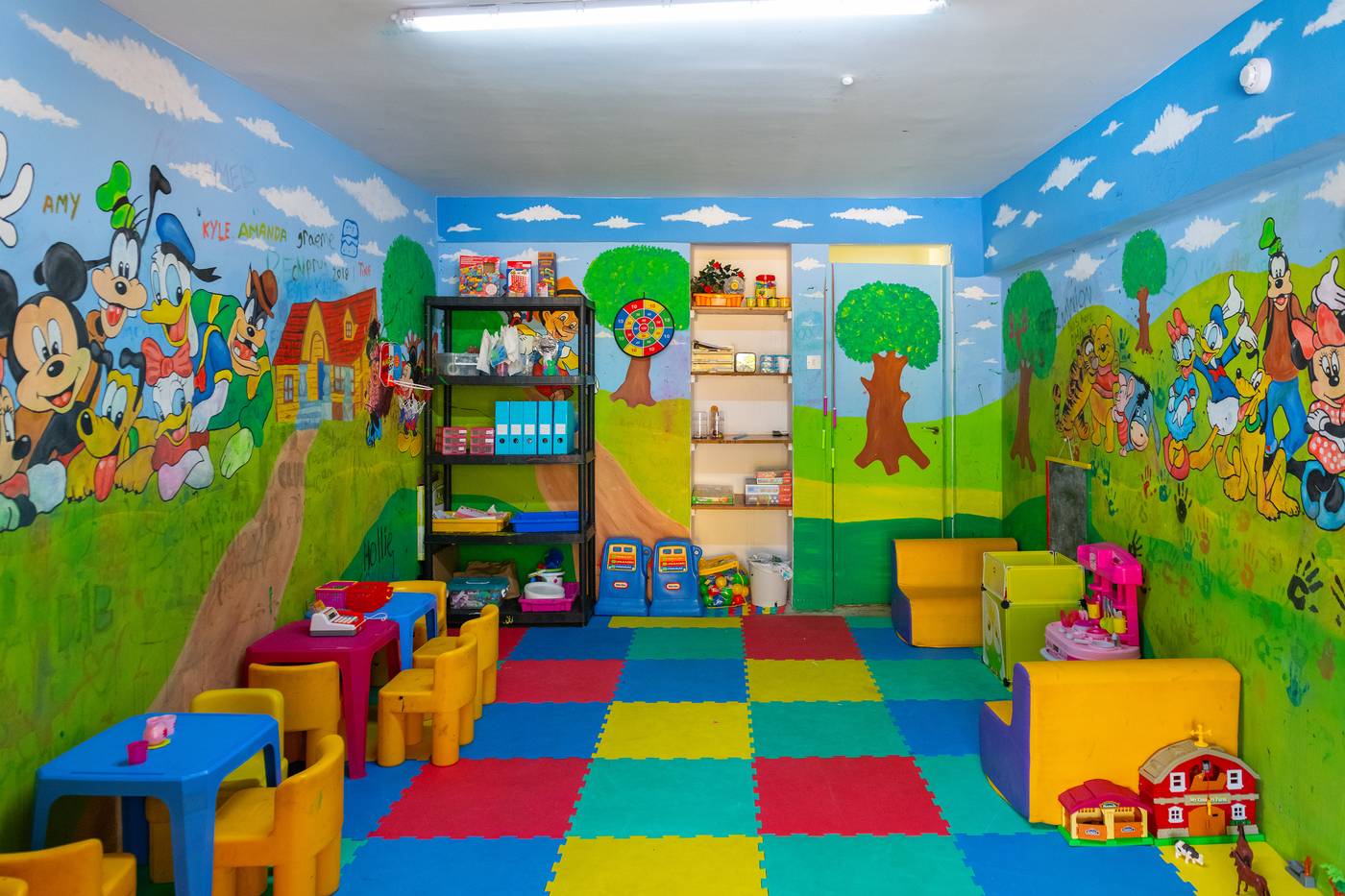 Mayfair-Gardens-Sports-and-Entertainment-34