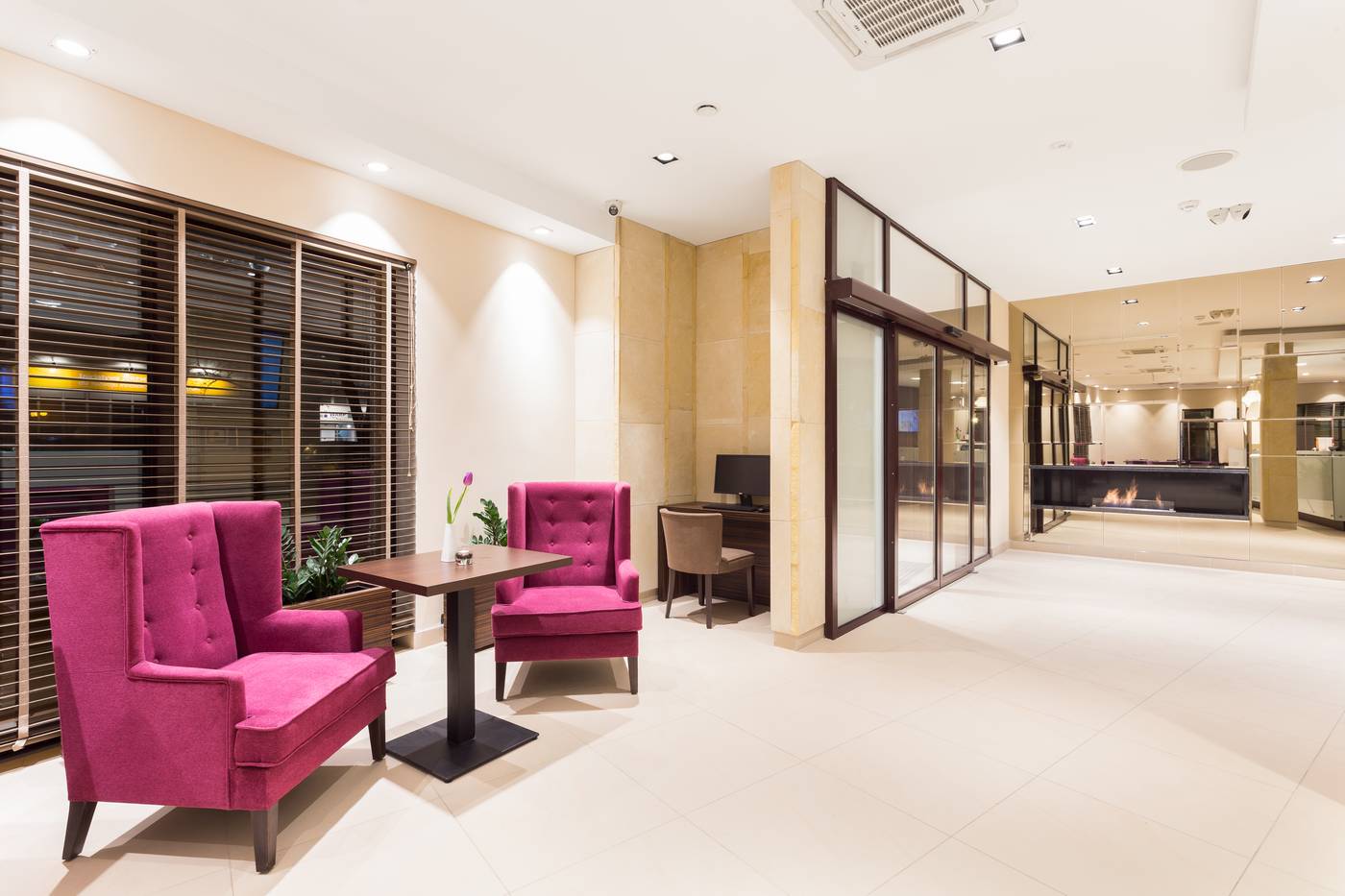 DeSilva Premium Poznan-Poland-POZNAN-Lobby-4