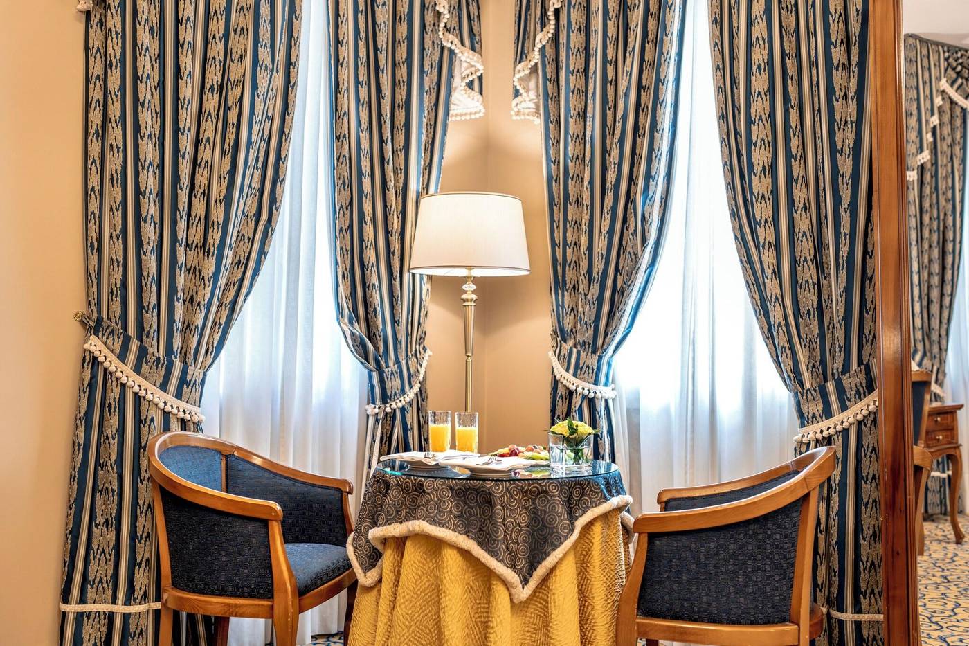 Al-Ponte-Dei-Sospiri-Junior-Suites-Room-4