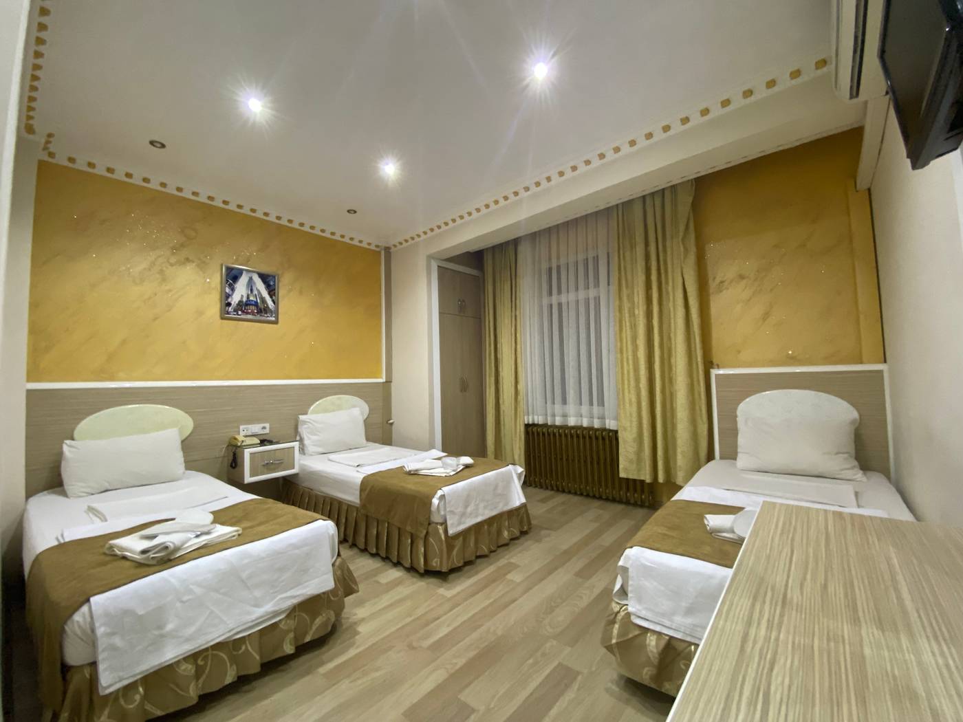 Grand-Oral-Hotel-Room-19