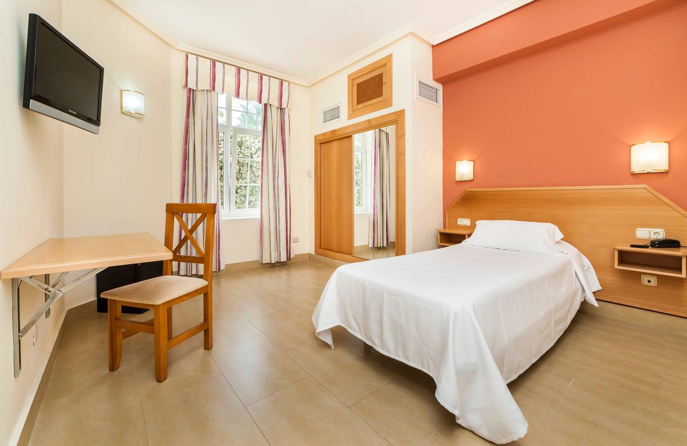 Hoteles-Globales-Reina-Cristina-Room-27