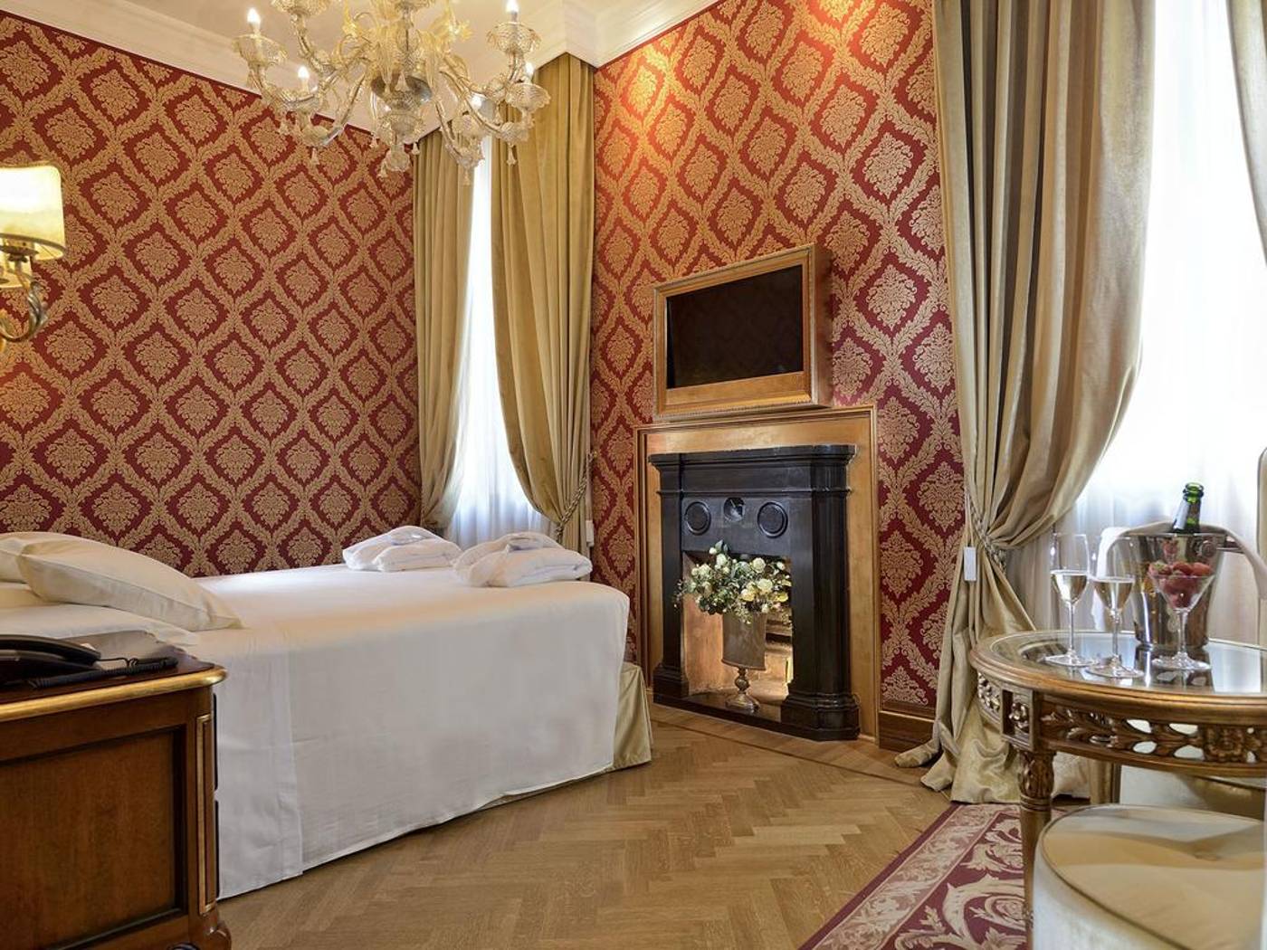 Ai-Reali-Hotel-Room-19