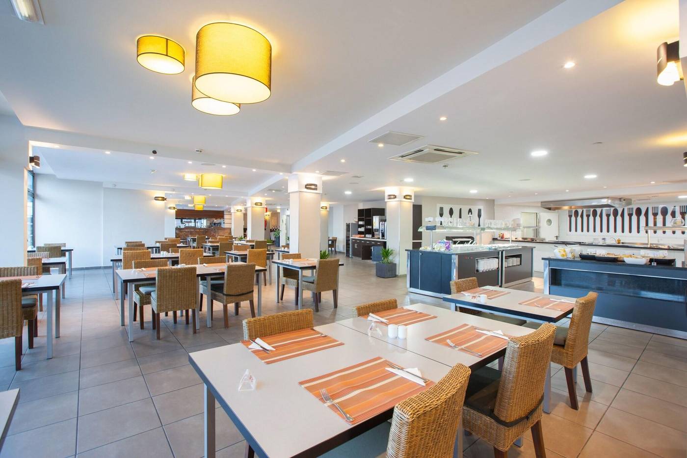 Revoli-Restaurant-32