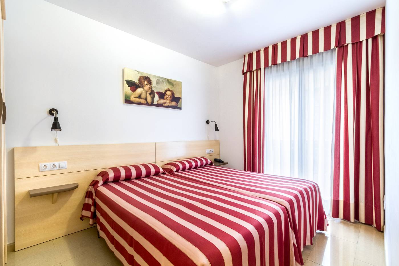 Apartamentos-Neptuno-Calella-Room-17