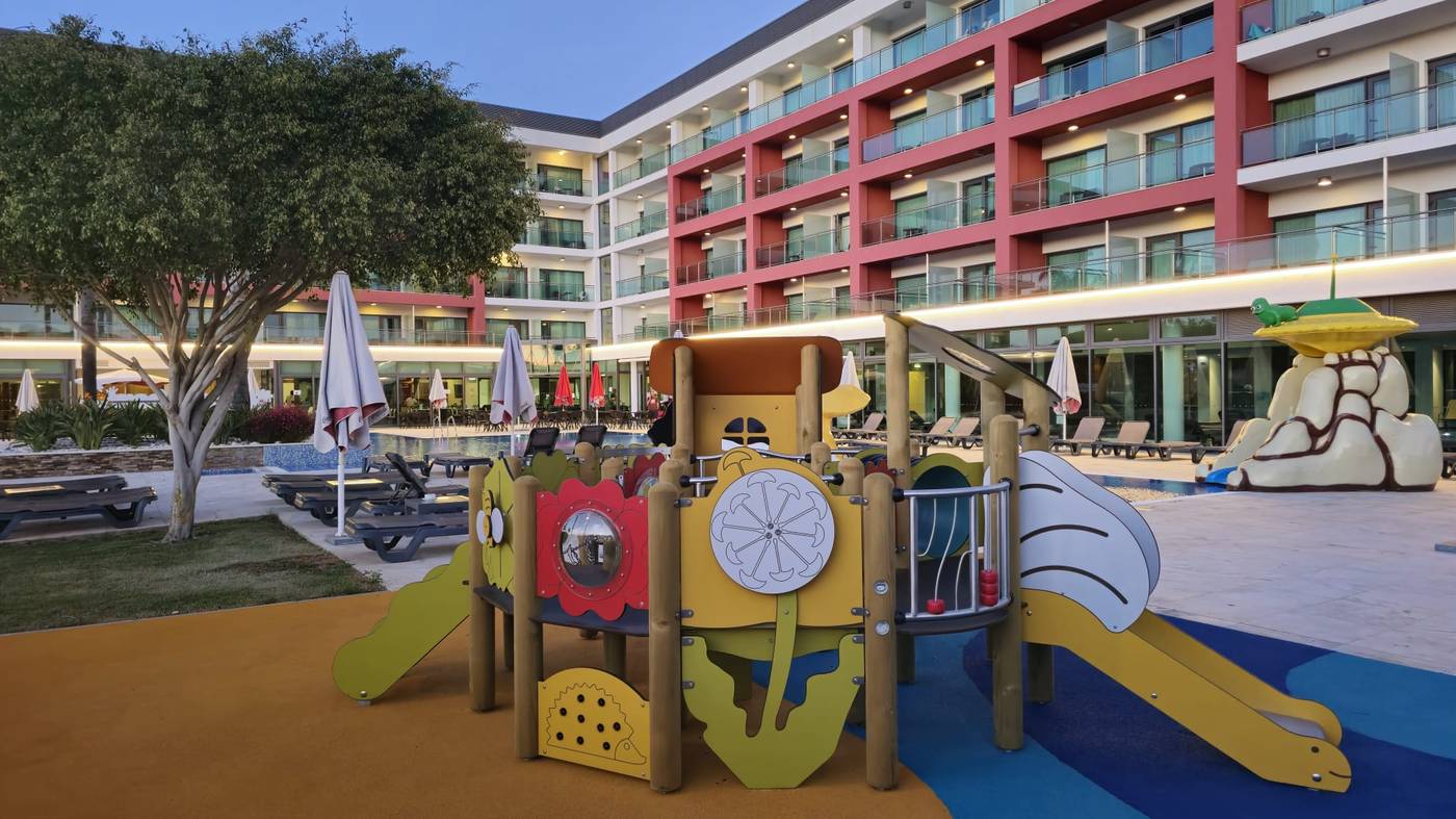 Aquashow-Park-Hotel-Sports-and-Entertainment-60