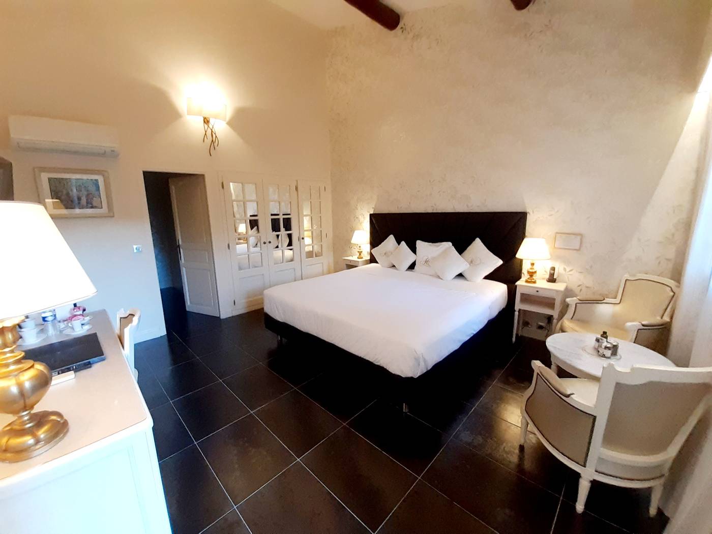 Auberge de Cassagne & Spa-France-LE PONTET AVIGNON-Room-9