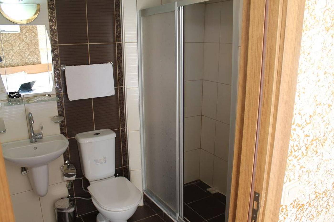 Istanbul-Dedem-Hotel-Room-16