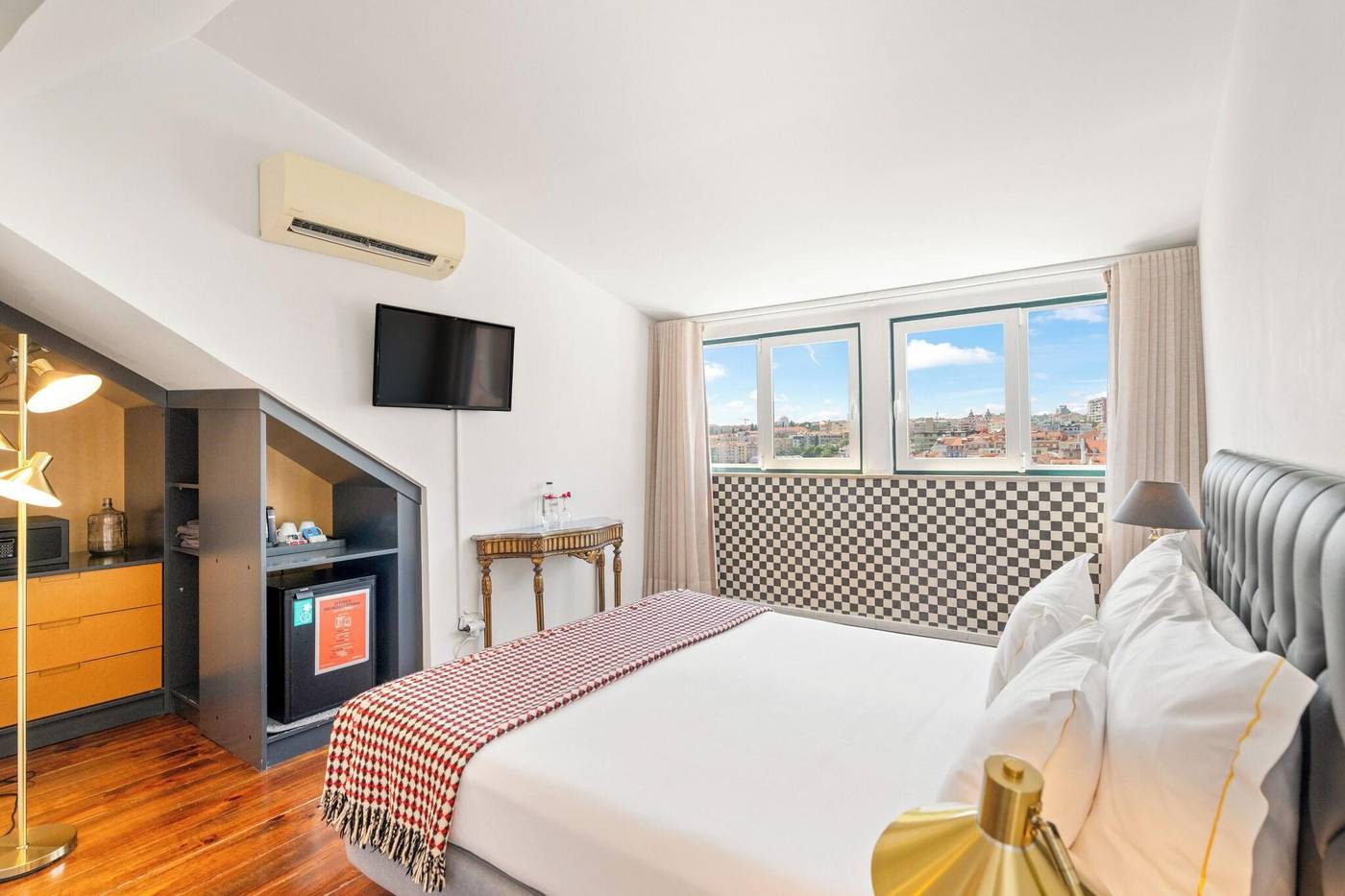 Casa-Do-Jasmim-By-Shiadu-Room-36