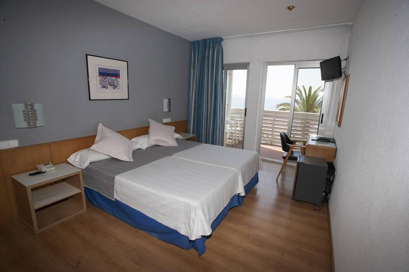 Hotel-Neptuno-Room-10