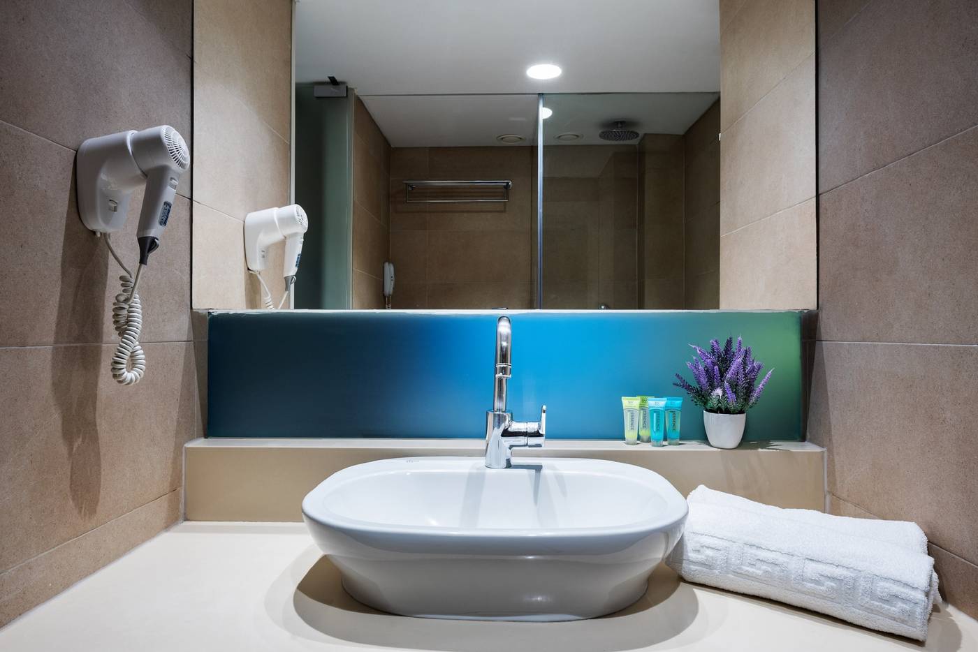 Angela-Hotel-Downtown-Rooms-Room-19