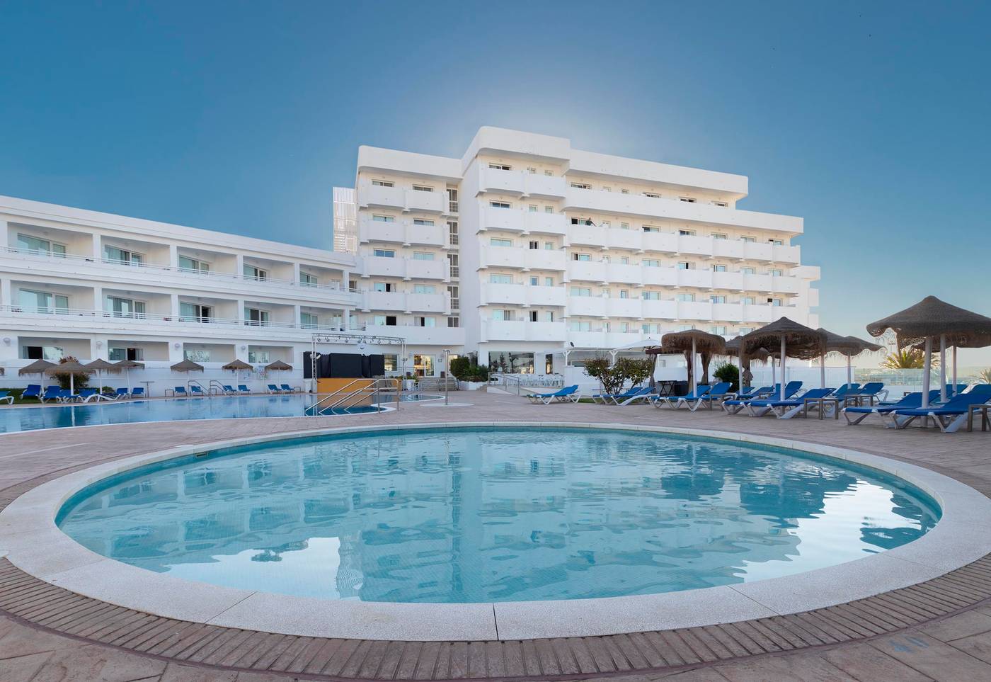 Hotel-Club-Palia-La-Roca-Pool-3