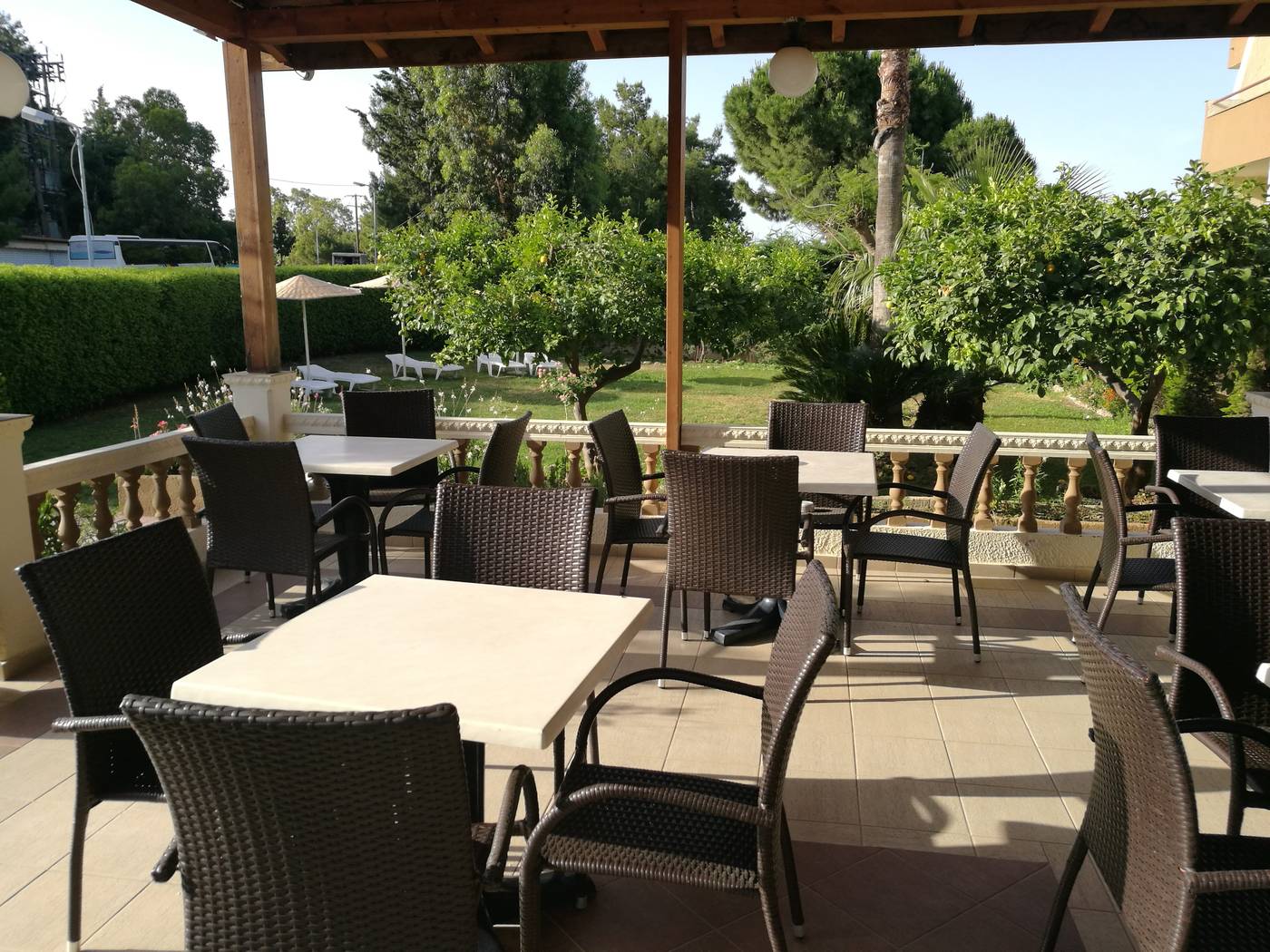 Golden-Days-Aparthotel-Bar-9