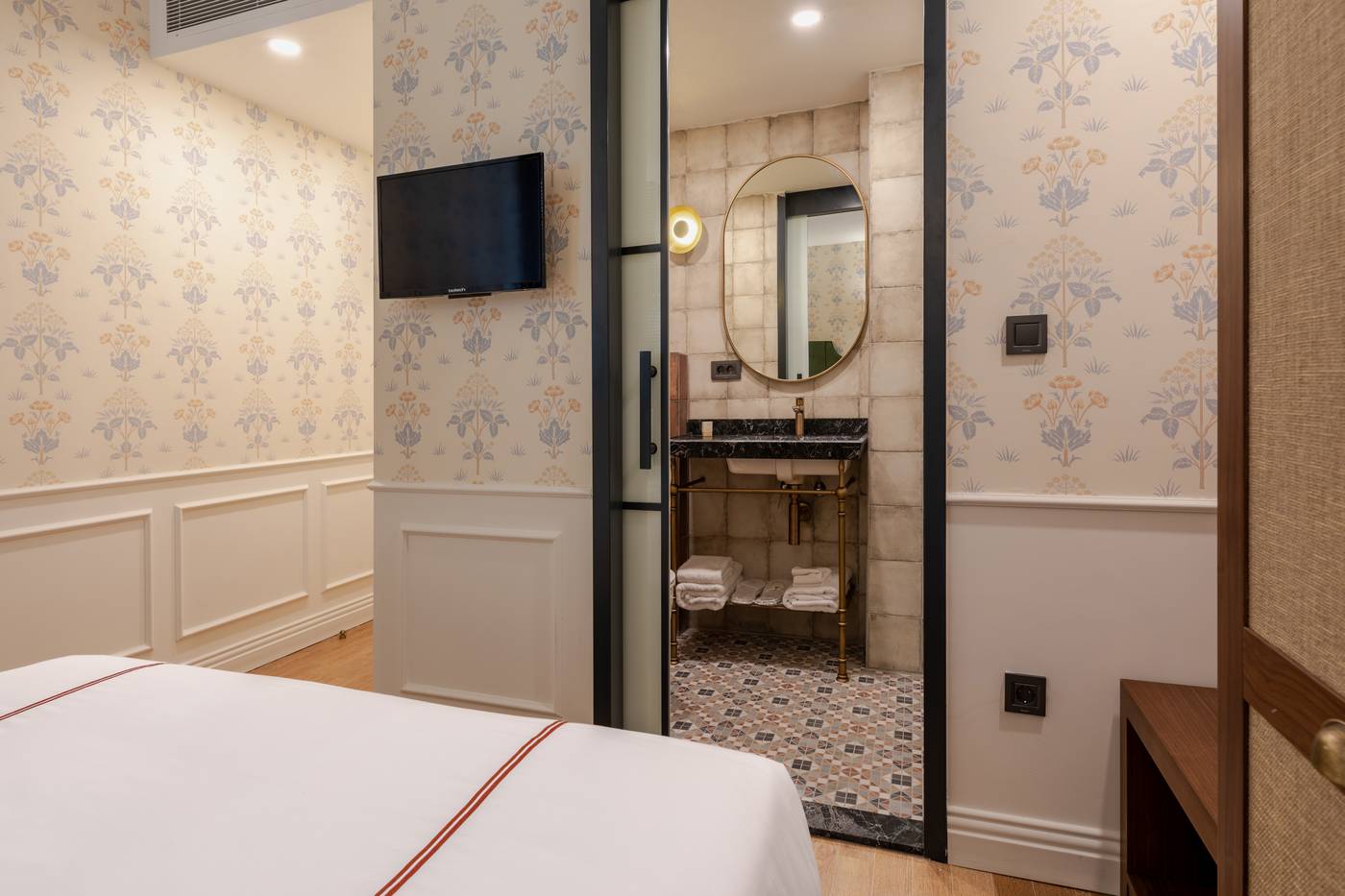 Khai-Hotel-Karakoy-Room-22