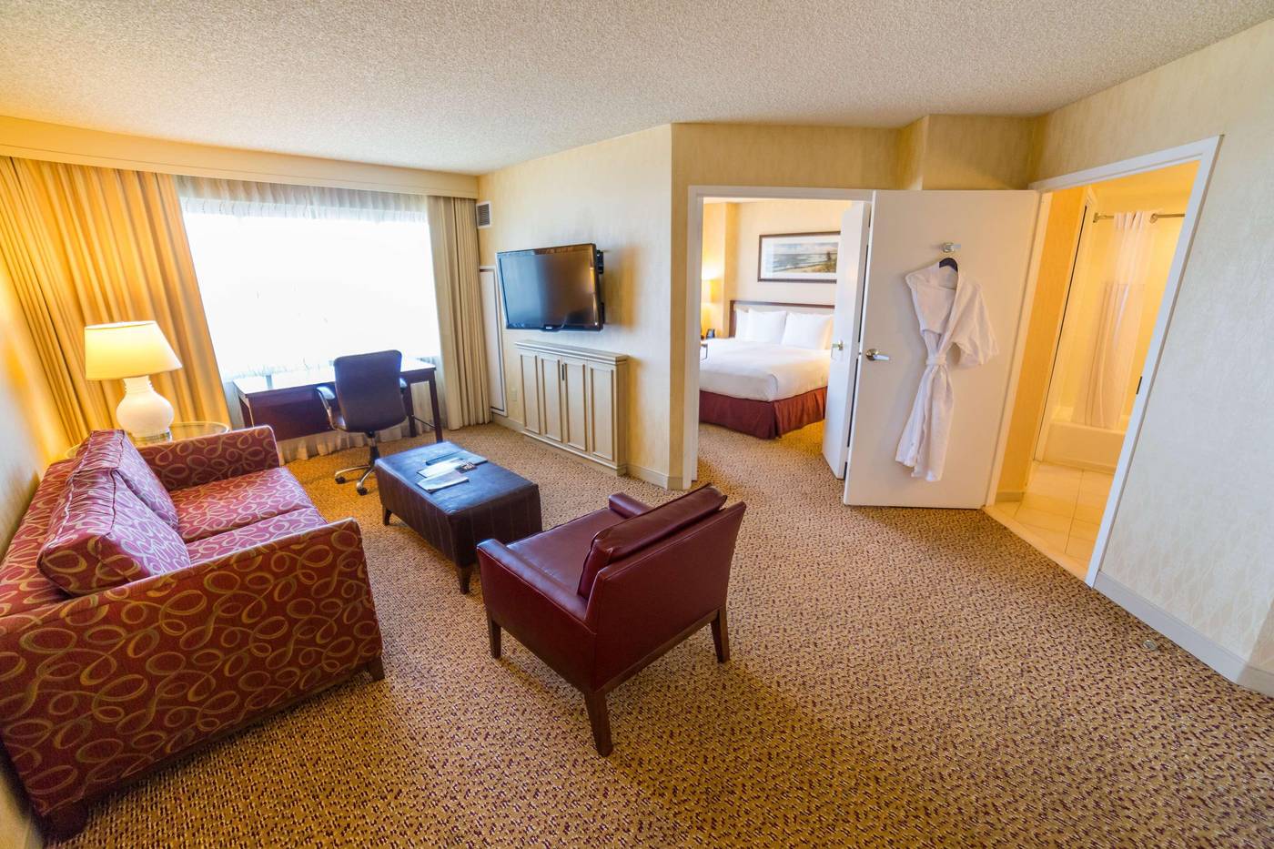 Hilton-Santa-Monica-Hotel---Suites-Room-37