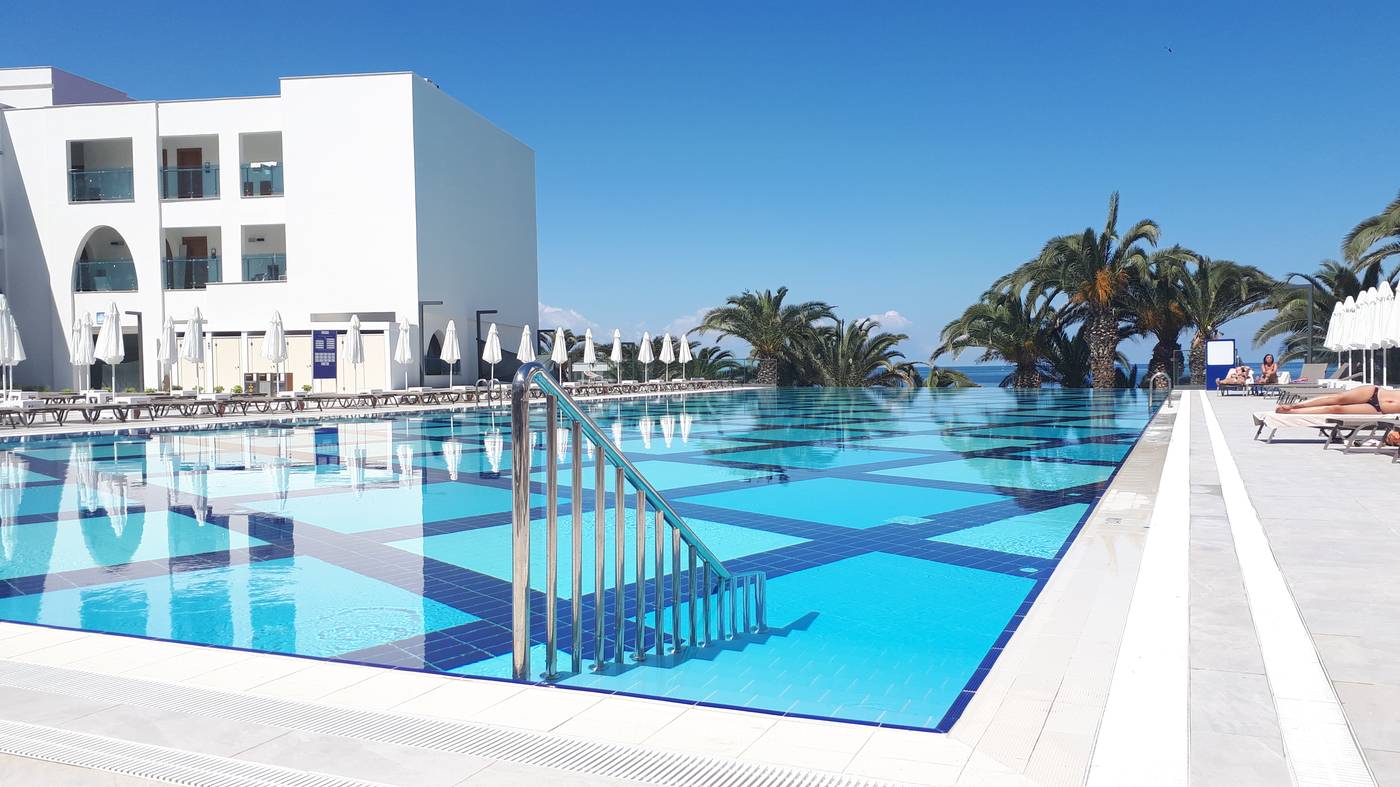 Infinity-by-Yelken-Aquapark---Resorts-Pool-2