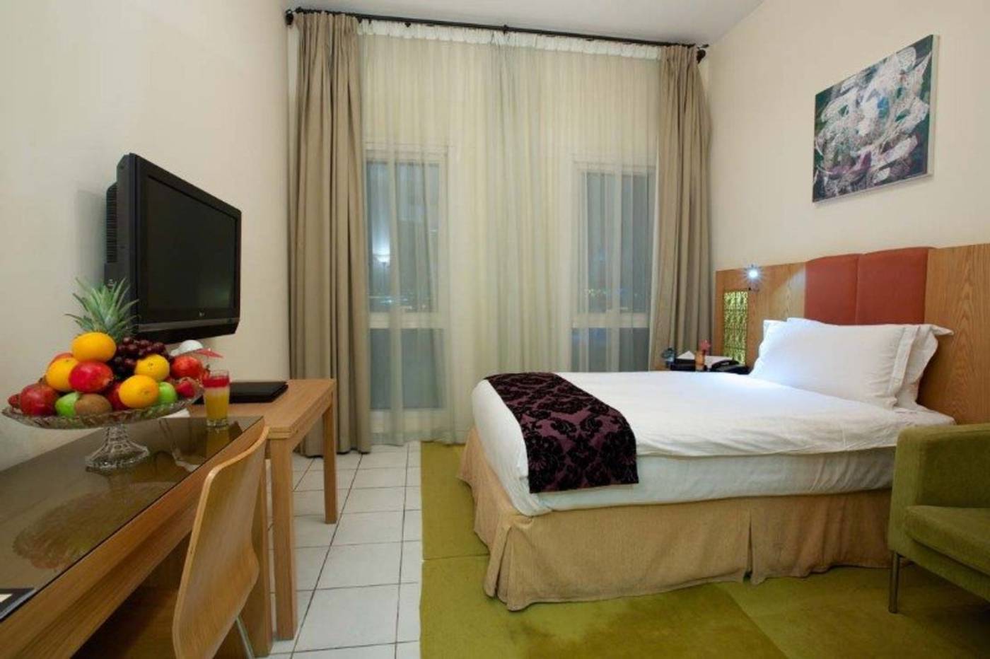 Tamani-Marina-Hotel-and-Hotel-Apartment-Room-10