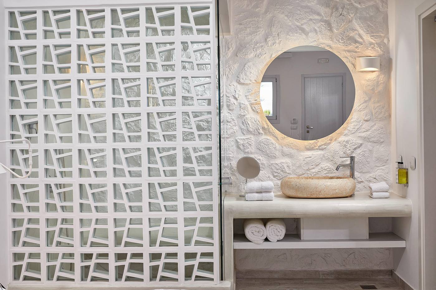 Petri-Suites-Room-46