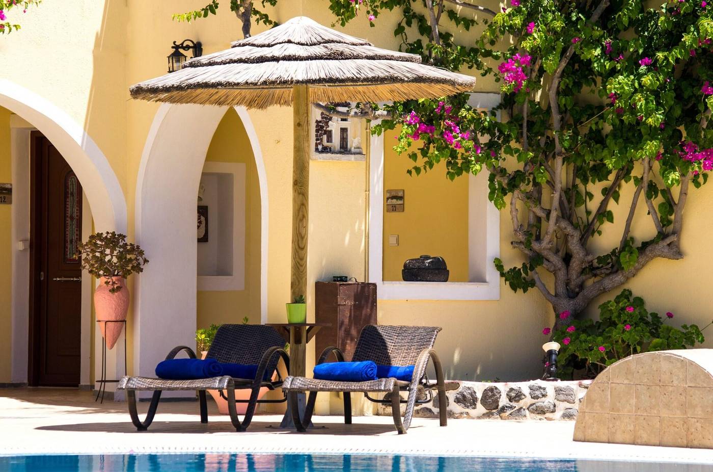 Smaragdi-Apts-Pool-12