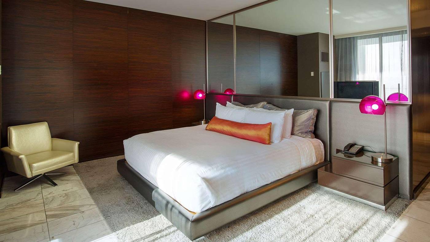 Palms-Place-Hotel-and-Spa-Room-17