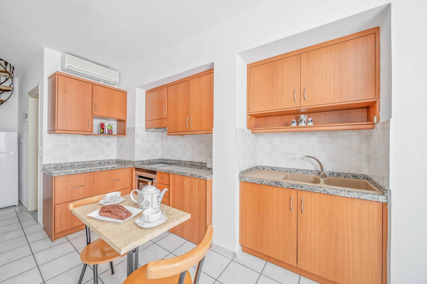 Maria-Rousse-Studios-Room-50