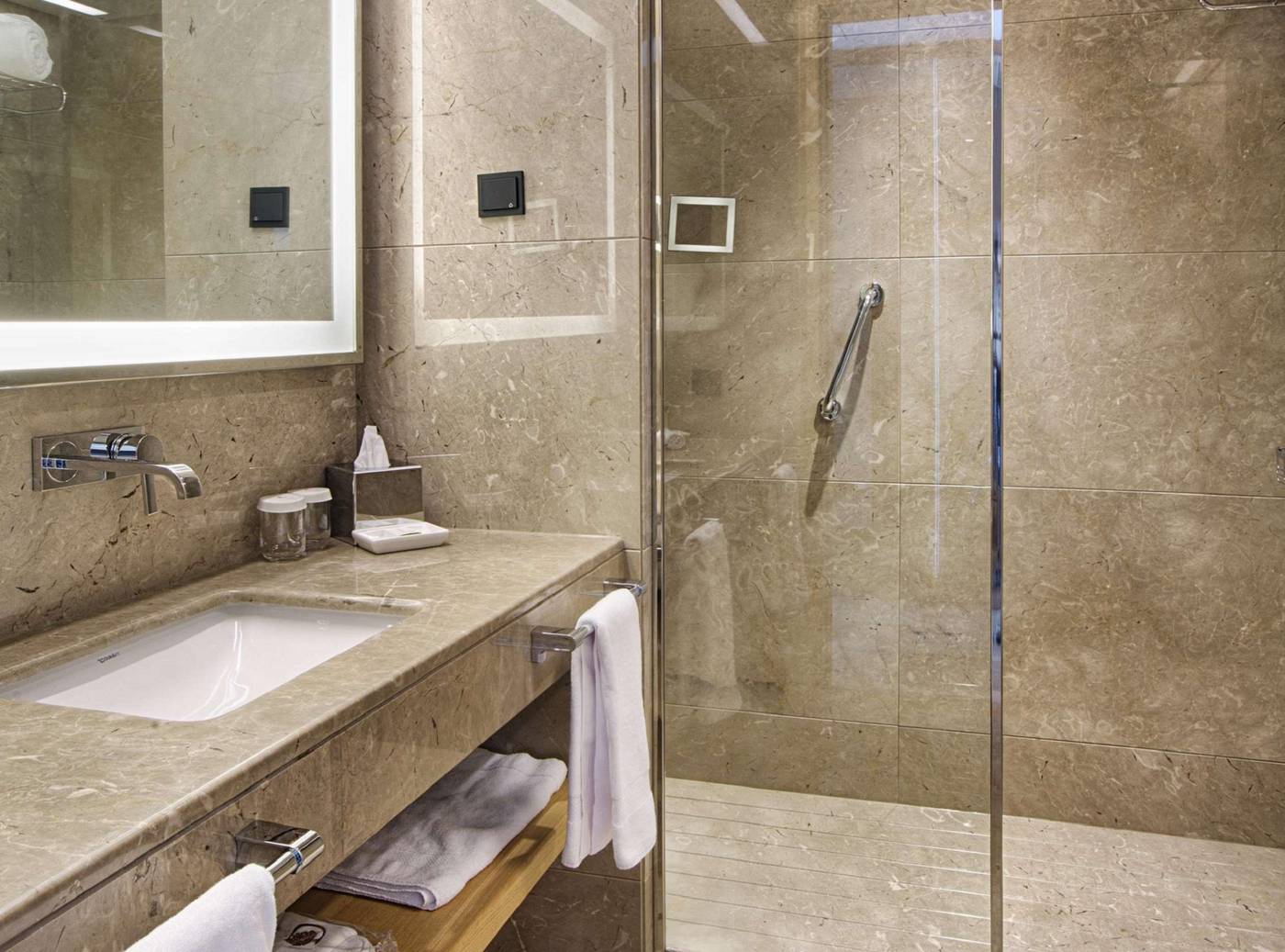 DoubleTree-by-Hilton-Istanbul---Avcilar-Room-27