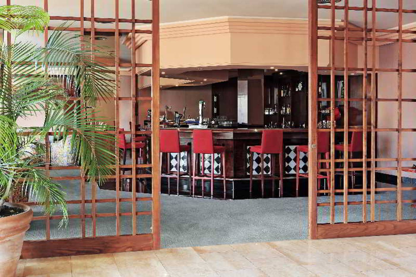 H10-Costa-Salinas-Bar-8