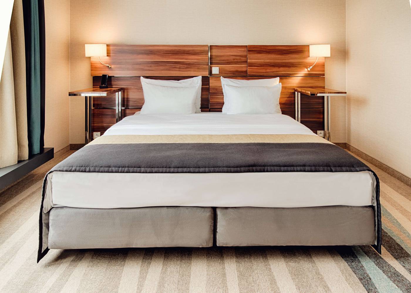 Warsaw-Plaza-Hotel-Room-7