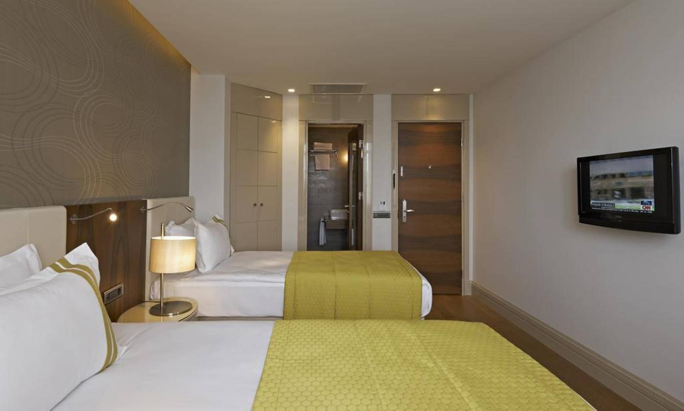 Four-Points-Express-by-Sheraton-Istanbul-Taksim-Room-20