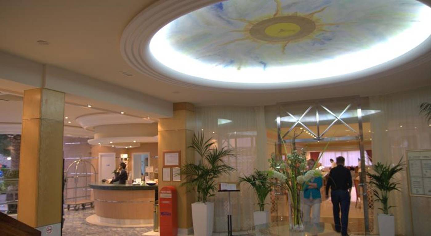 Argos-Lobby-36