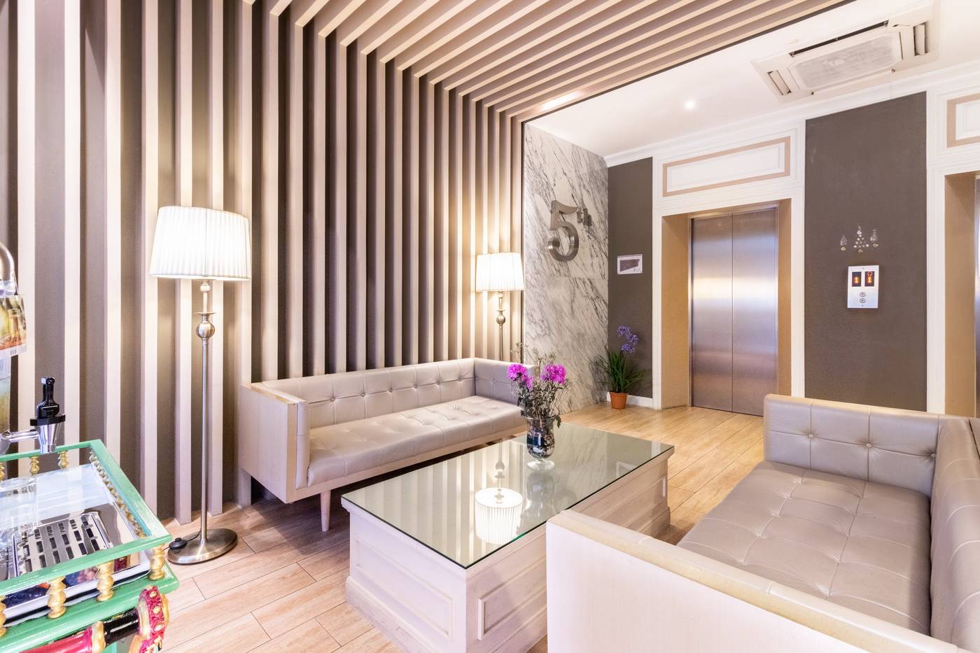 The-Raya-Surawong-Bangkok-Lobby-2