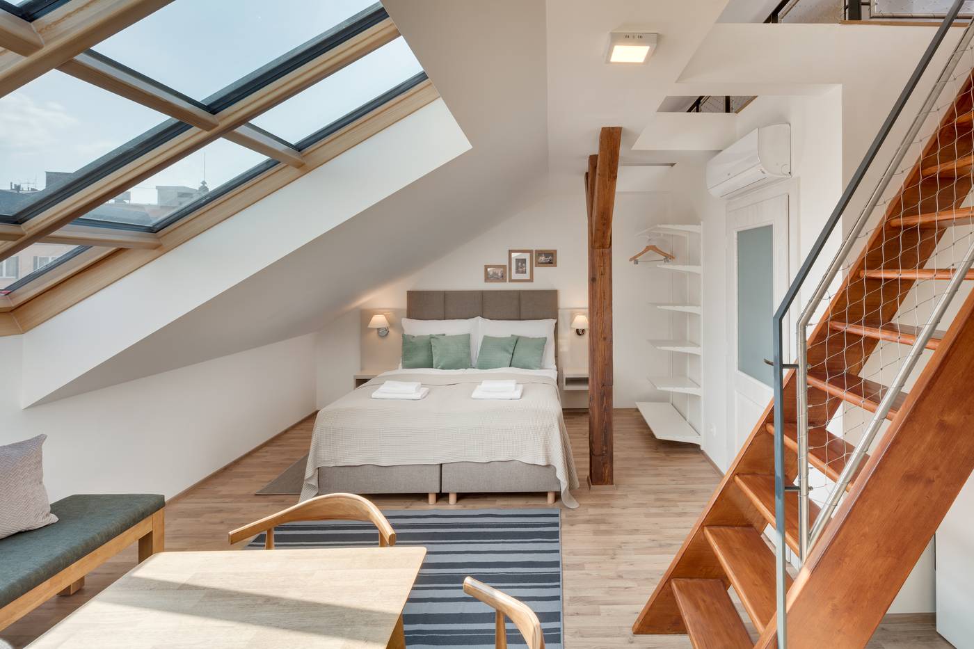 Louren-Apartments-Room-1