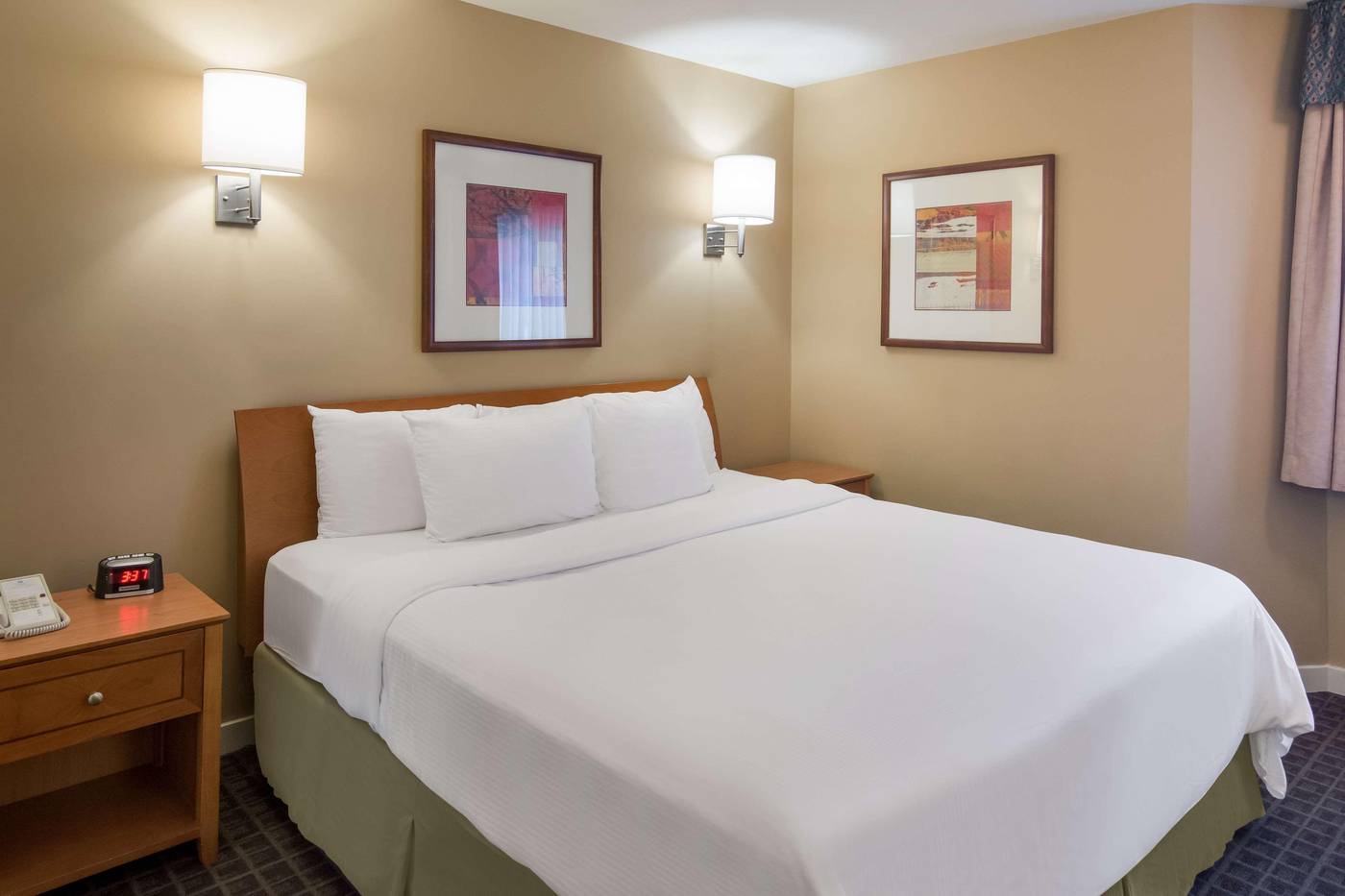 SureStay-by-Best-Western-North-Vancouver-Capilano-Room-18