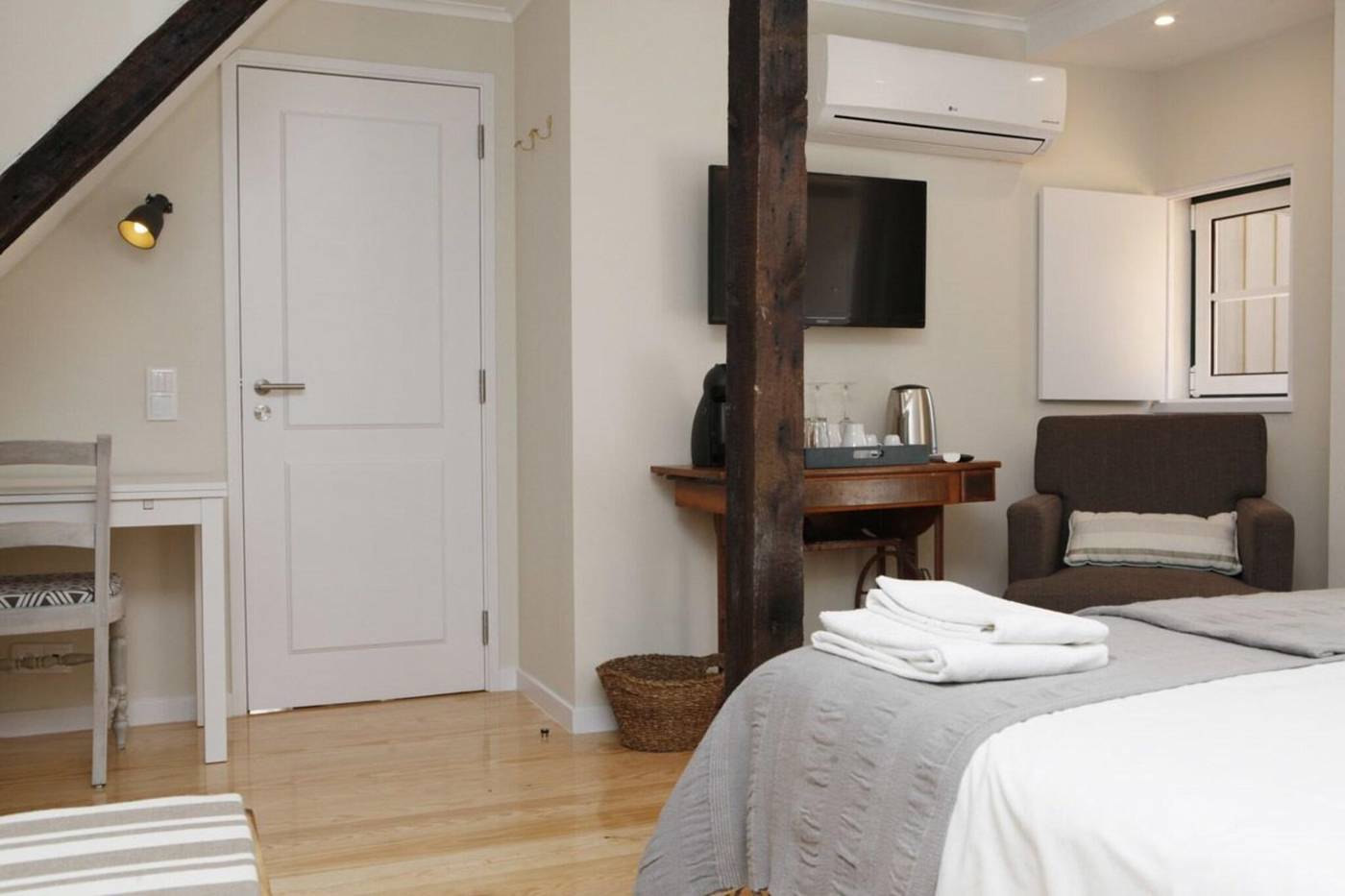 Flores-Guest-House-Room-60