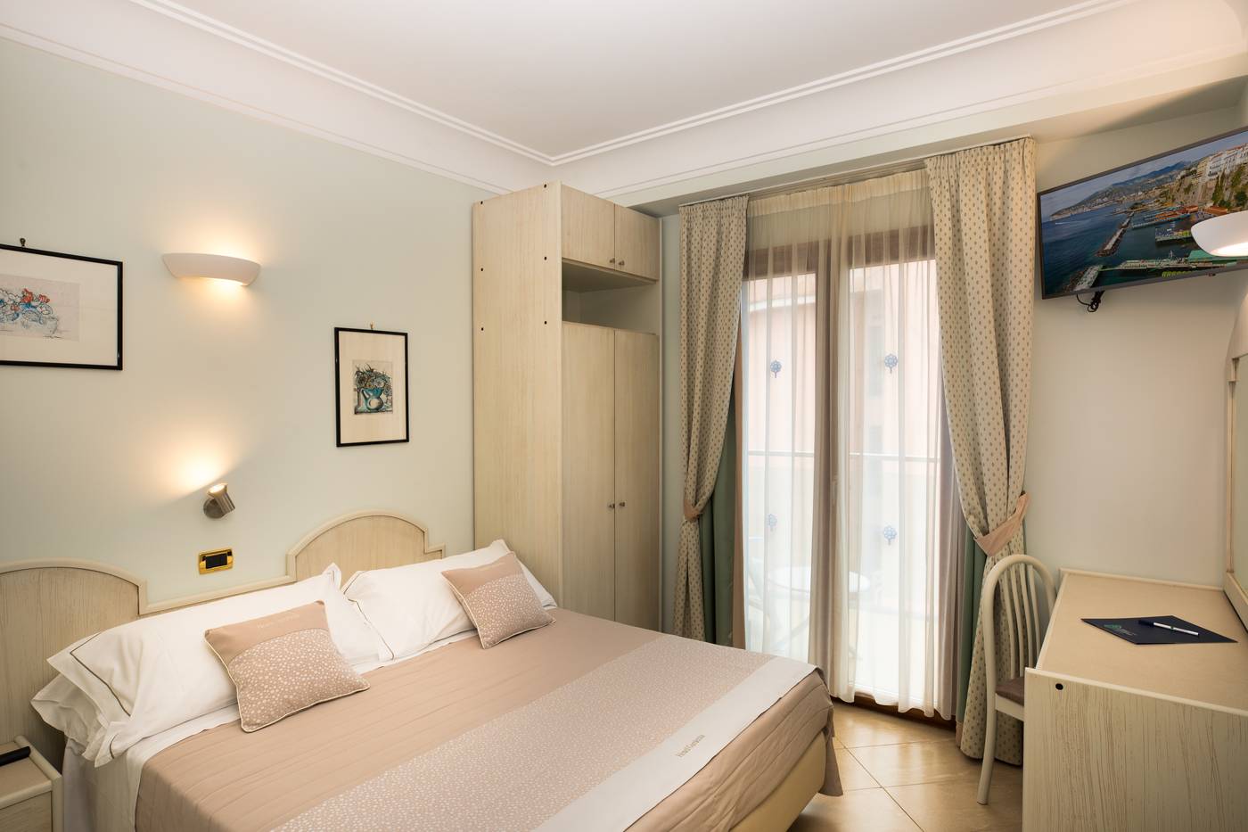 Comfort-Hotel-Gardenia-Sorrento-Coast-Room-24