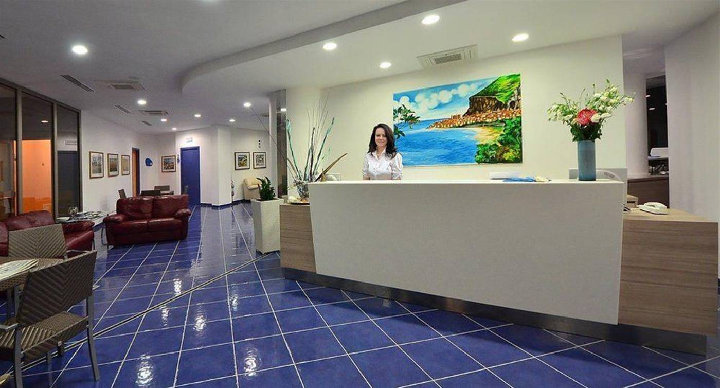 Astro-Suite-Hotel-Lobby-29