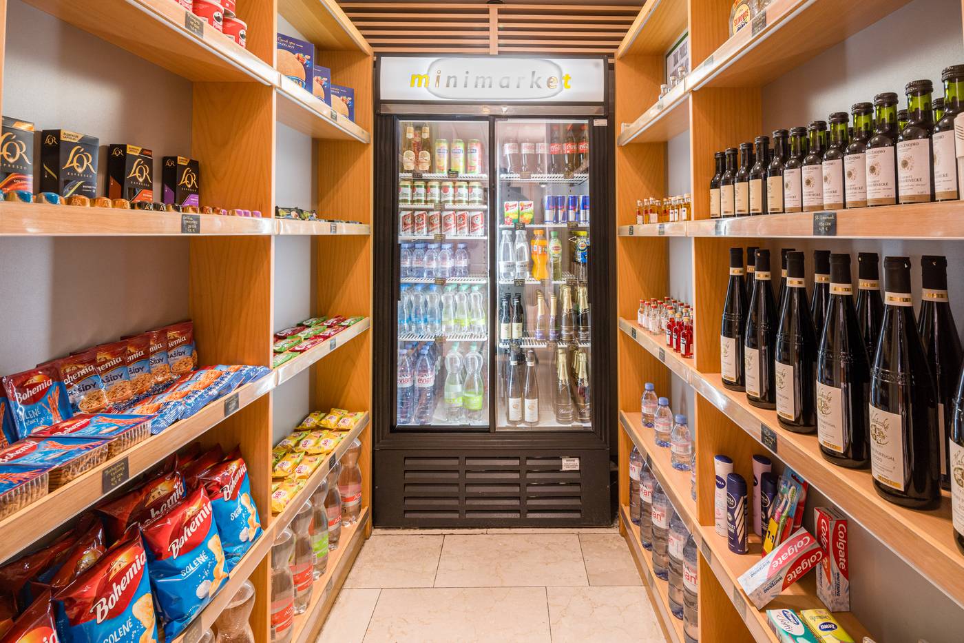 Best-Western-Hotel-Moran-Lobby-12