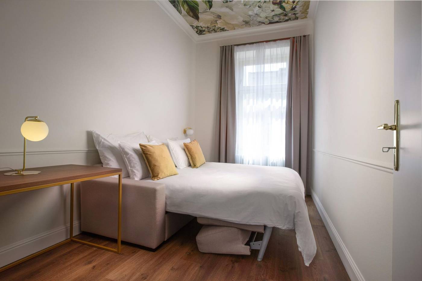 OREA-Place-Seno-Room-32