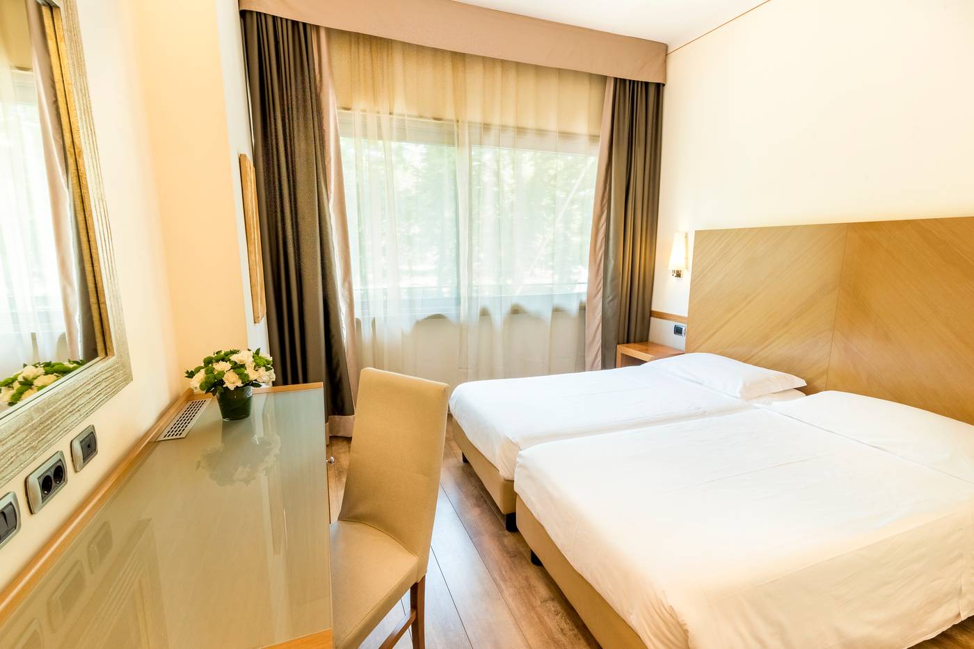 Grand-hotel-Mediterraneo-Room-40