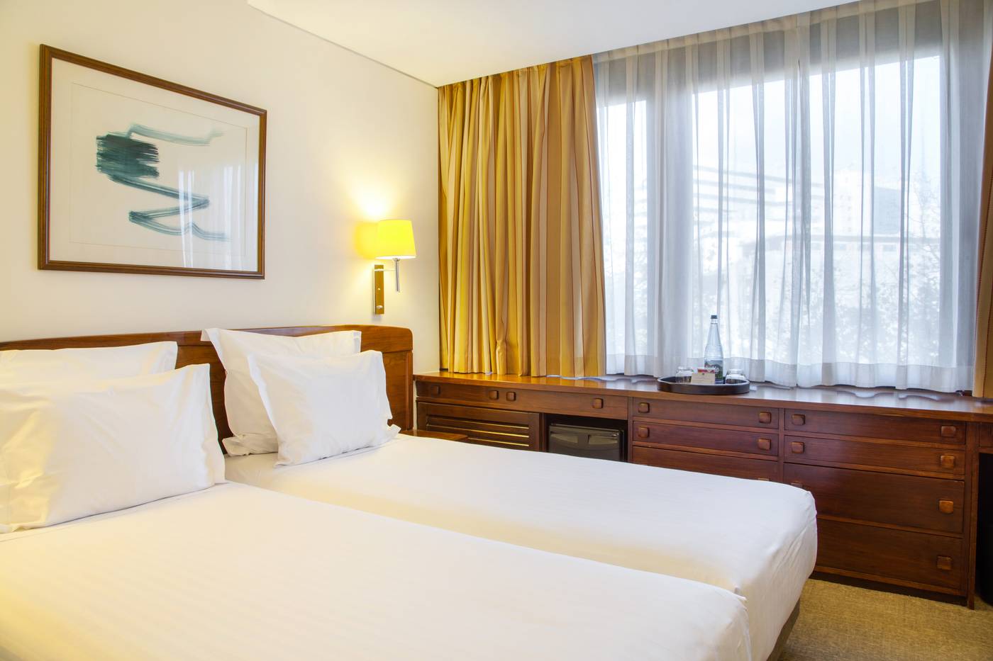 Dom-Carlos-Park-Room-19