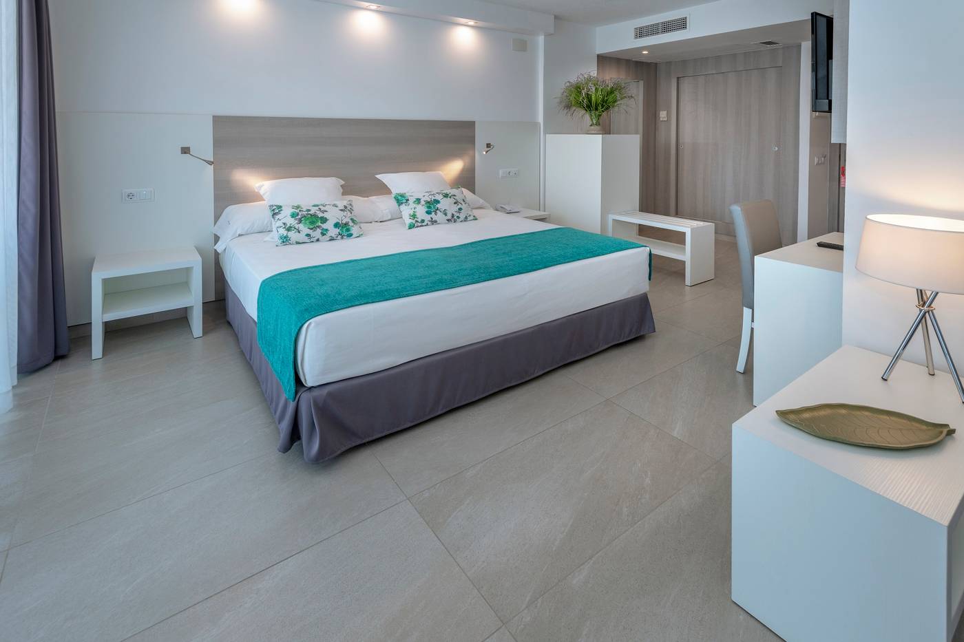 Olympus-Palace-Hotel-Room-20