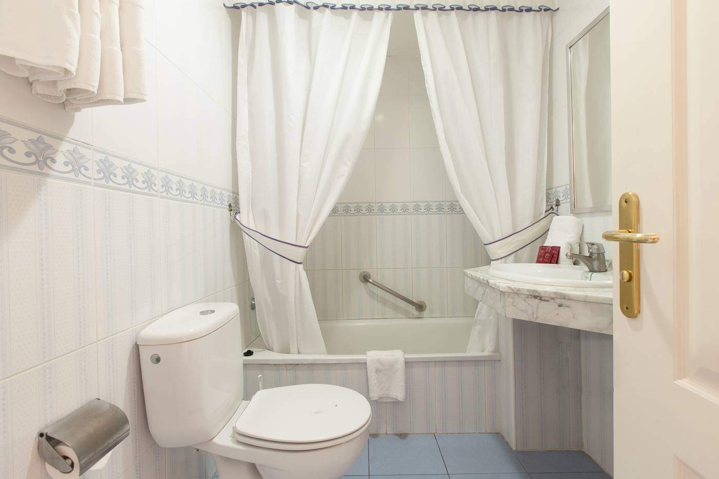 El-Marqu----s-Palace-by-Intercorp-Hotel-Group-Room-54