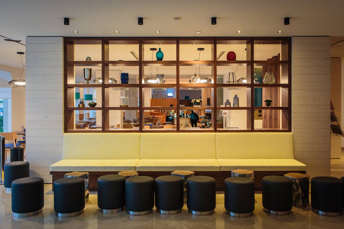 AP-Victoria-Sports---Beach-Lobby-32