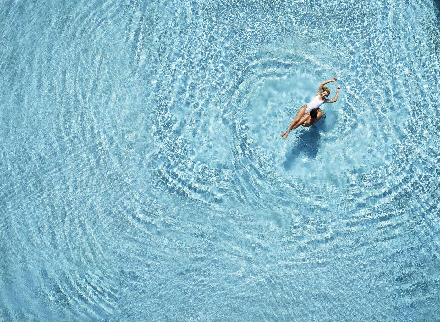 Santo-Maris-Oia--Luxury-Suites---Spa-Pool-23