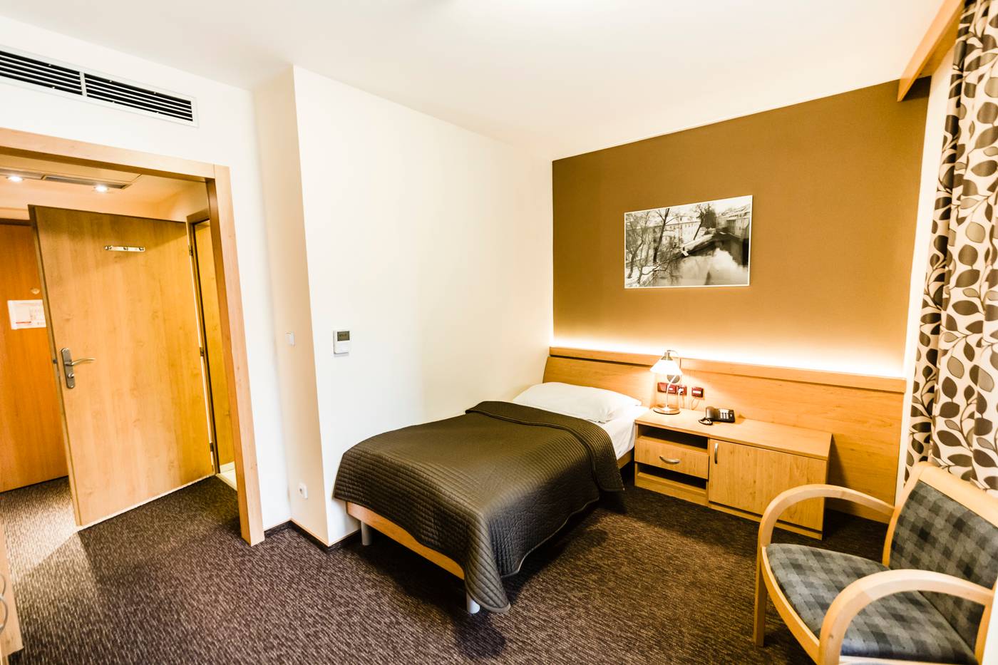 Archibald-City-Room-23