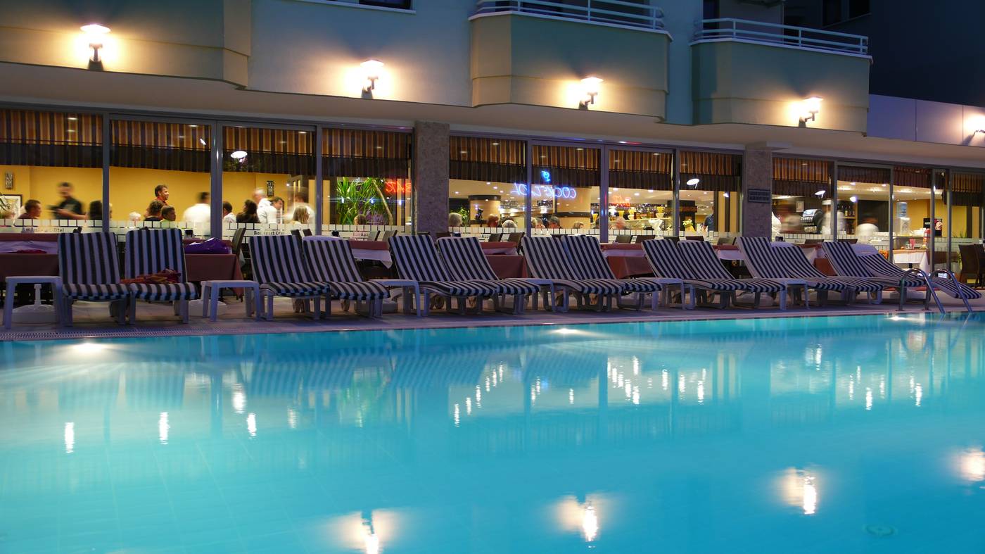 Sealine-Hotel-Pool-13